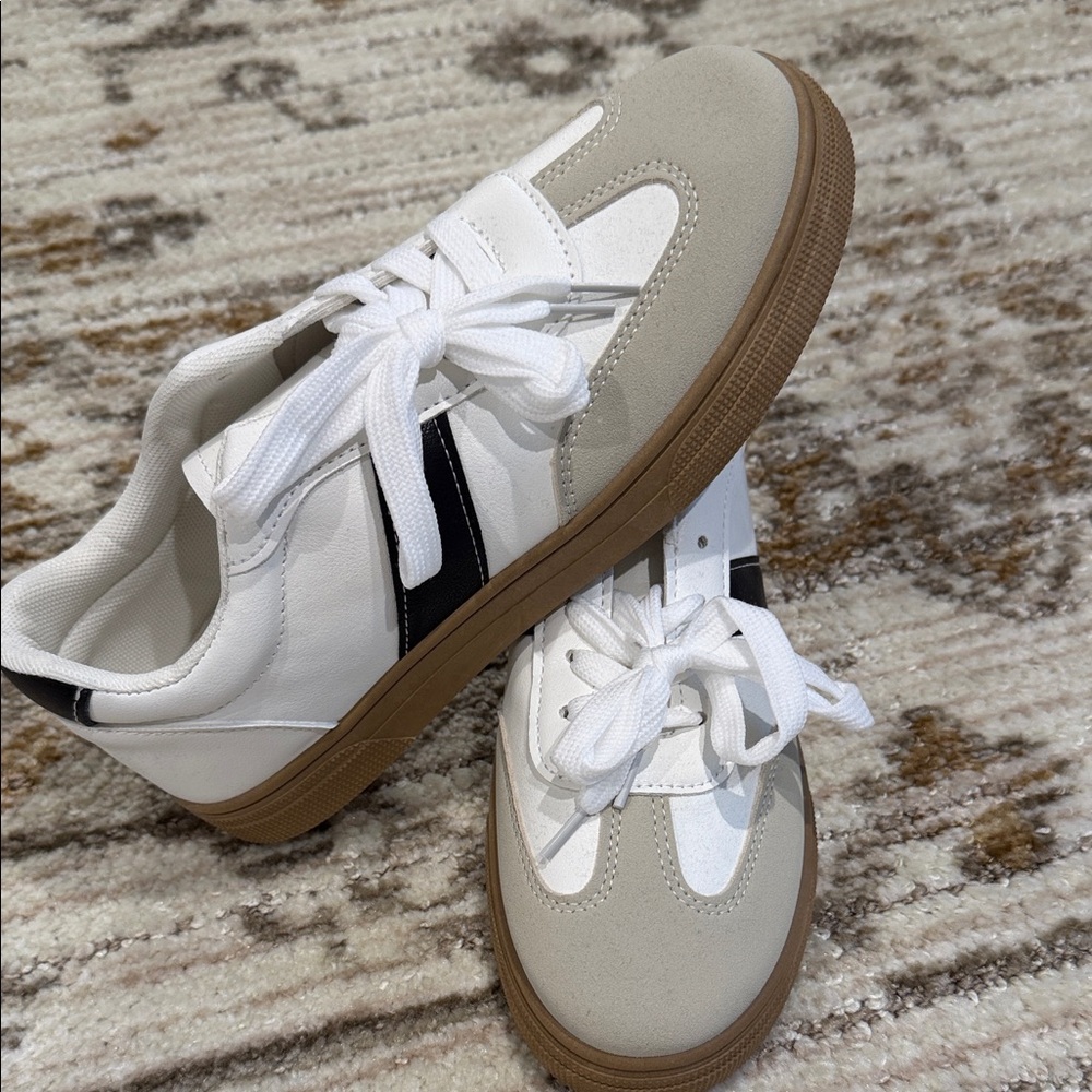 SHEIN White, Beige & Black Retro Platform Sneakers